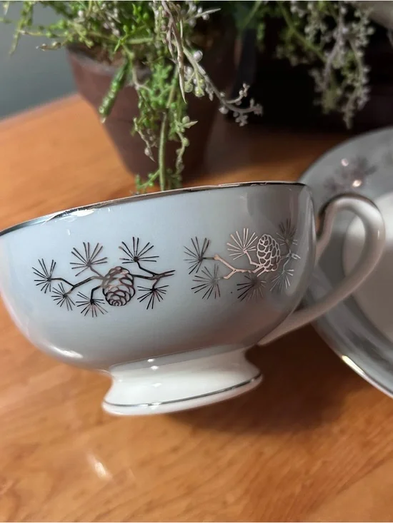 (UT) Vintage Seyei Toki Co. "Silver Cone" Cup and Saucer - Picture 3 of 9